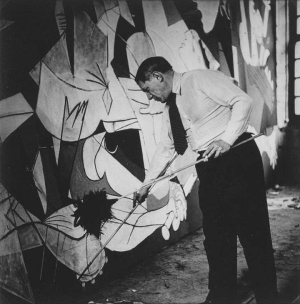 1481picasso-pintando-el-guernica219279_819238_1481222133_sumario_normal_recorte1-600x608 Picasso, el Guernica y su entorno histórico