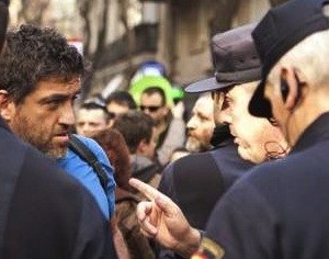 capin-escrache-Madrid Protestas en España: el asfixiante abrazo de la ley