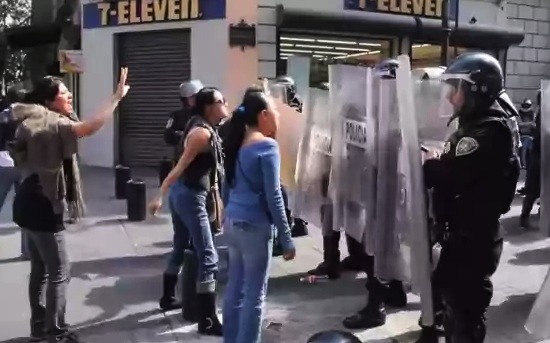 oaxaca-policia-manifestantes Abuso policial contra manifestantes en Oaxaca