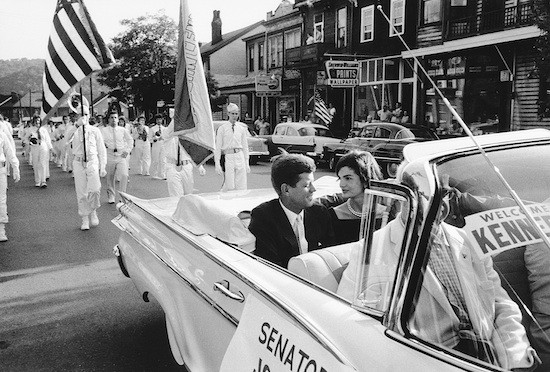 JFK-Jacqueline-Wheeling-1959_MarkShaw-mptvimages PHE13: los Kennedy protagonistas absolutos en Loewe