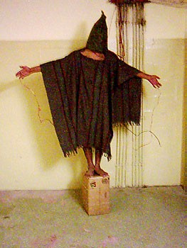 AbuGhraibAbuse-standing-on-box1 Los unos y los otros