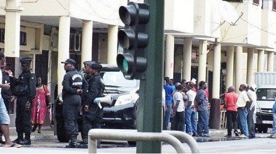 Guinea-policia-manifestaciones Guinea Ecuatorial cercena libertad de expresión