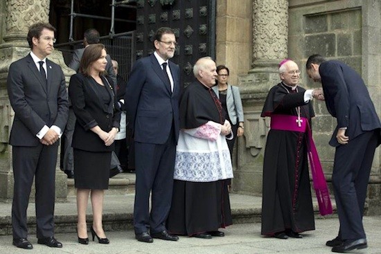 felipe-sometido-obispos FEREDE critica la celebración de un “funeral oficial confesional” católico 