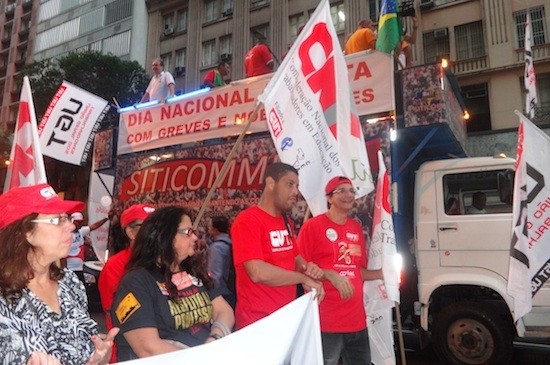 image Los unos y los otros protestan en Brasil