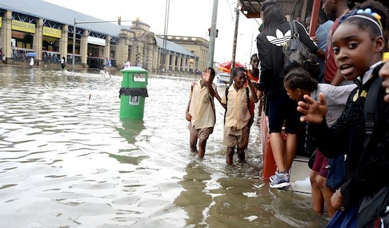 inundaciones-Puerto-España_PeterRichards-IPS Recalentamiento planetario empeorará la brecha hídrica