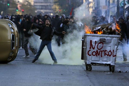 Grecia-protestas-no-control Sindicatos y ONG piden un balance de derechos humanos en Grecia