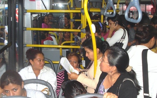 Guatemala-autobuses-mujeres Trabajadoras sin protección