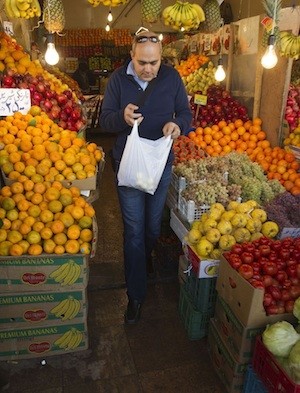 marroquies-Alcobendas-fruteria-12juin2013 Marocains d’Espagne: les nouveaux épiciers de quartier