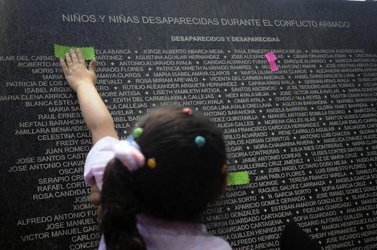 niños-desaparecidos-conflicto-armado Cruz Roja con las familias de personas desaparecidas