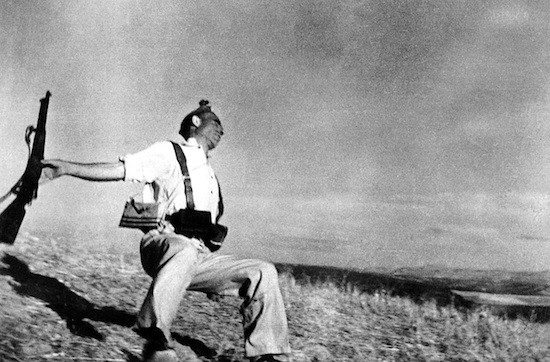 Capa-muerte-miliciano-España-1936 Robert Capa, ejemplo del fotoperiodismo del siglo XX