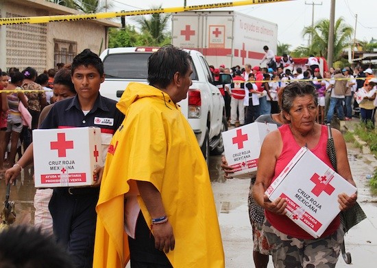 Mexico-Cruz-Roja-distribuye-ayuda Inundaciones en México, un desastre a rentabilizar