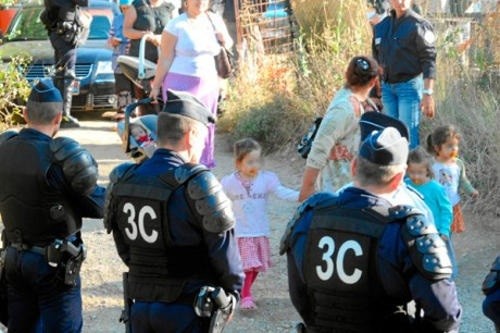 FR-gitanos-desalojo Francia: un joven rom en coma a consecuencia de una paliza