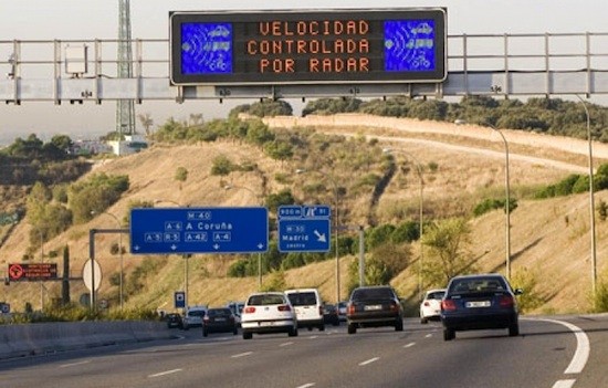 velocidad-controlada-radar La mayoría de los españoles está a favor de que el coche del mañana lleve "caja negra"