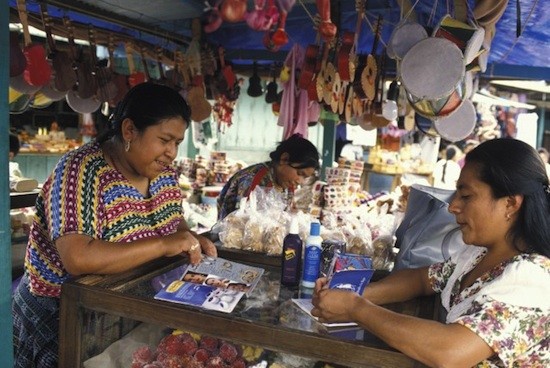 Cuentapropistas-vendedoras-Antigua-Guatemala_LordR-OIT Cuentapropistas