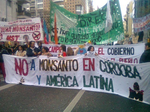 Monsanto Cordoba Argentina marcha 20120917 Argentinos versus Monsanto: Tenemos el monstruo encima