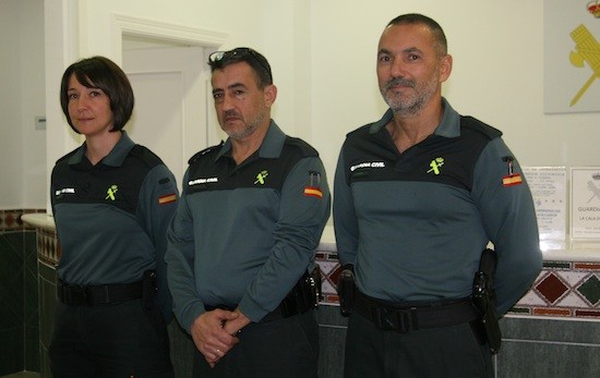 edati-guardia-civil Policías españoles que protegen a los "sin papeles"