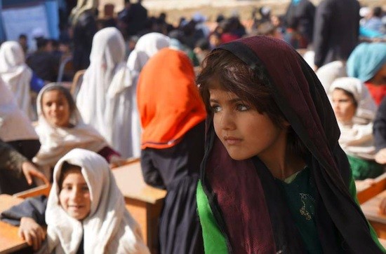 ACNUR-SSisomsack-educación-niñas-Afganistan Angelina Jolie financia escuelas para niñas en Afganistán