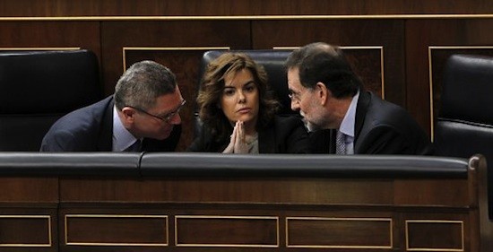 Ruiz-Gallardón_Soraya-Sáenz-Santamaría_Rajoy-Congreso El aborto es algo demasiado grave como para que sea tema de discusión en el Congreso