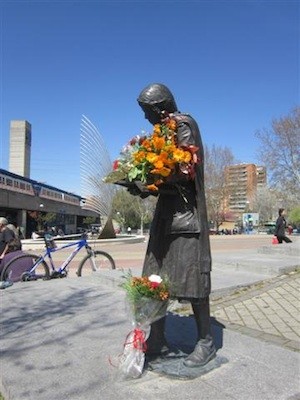 yolanda-gonzalez-estatua-Aluche La Fundación Blas Piñar y el asesinato de Yolanda González