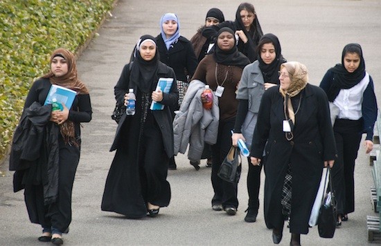 Mujeres-velo-islámico-ONU-2010_BomoonLee-IPS Las mujeres todavía están rezagadas en el mundo árabe