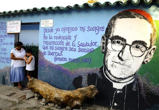 Oscar-Arnulfo-Romero-mural Óscar Arnulfo Romero: mártir subversivo, apóstol de la liberación