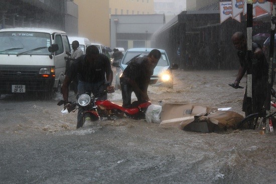 cambio-climatico-inundaciones-Port-Louis_NasseemAckbarally-IPS Legislación climática crea base sólida para el medioambiente