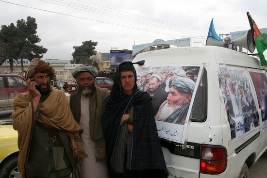 Afganistan-caravana-electoral Dudas y aprensiones en las elecciones en Afganistán