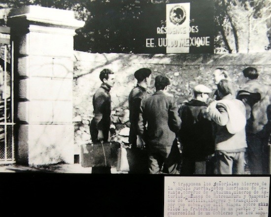 Bosques-entrada-castillo Las fotografías de la guerra civil y el exilio