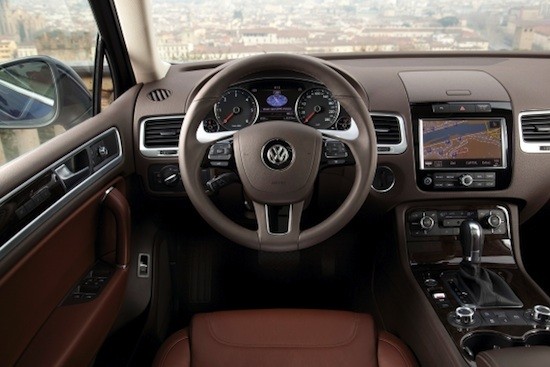 Touareg-2014-interior Volkswagen Touareg: perfeccionamiento técnico y precisión óptica