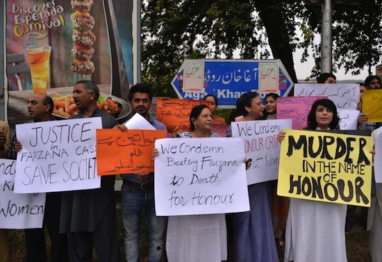 Protestas en Pakistan por los "crimenes de honor" contra mujeres