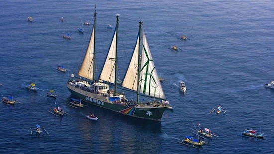 Greenpeace-Rainbow-warrior-Valencia Contra la extracción de petróleo en el Mediterráneo