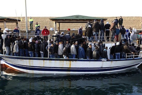 Italia-inmigrantes-2011 HRW: salvar vidas en el mar debe ser una prioridad en la UE