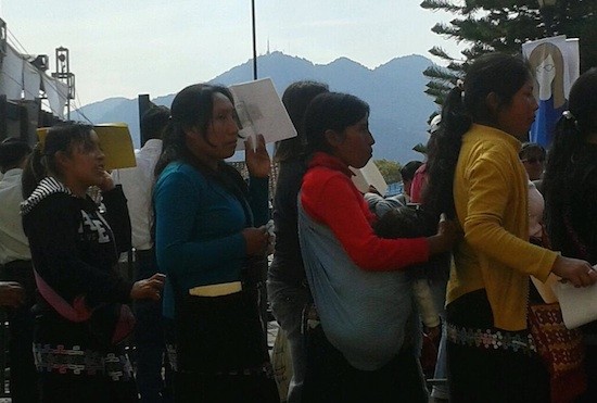 fermg33_-san-cristobal-chiapas-mujeres-1 Madres indígenas en situación de calle: retrato de la miseria