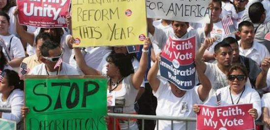 Casa-Blanca-marcha-contra-deportaciones-Andes-afp Manifestantes piden a Barack Obama que pare las deportaciones