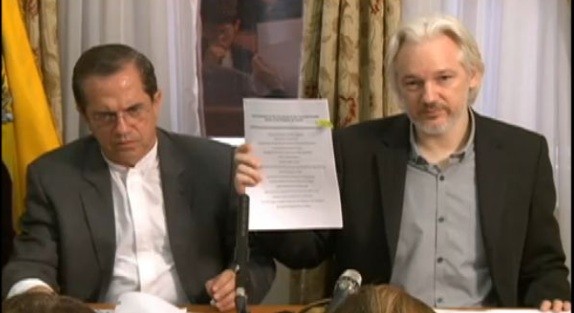 image14 Assange cumple tres años de encierro en la embajada de Ecuador en Londres