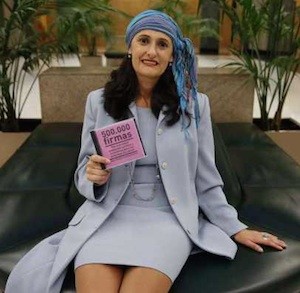 Beatriz-Figueroa-firmas-Congreso-Diputados El PP rechaza la invalidez temporal para enfermos de cáncer