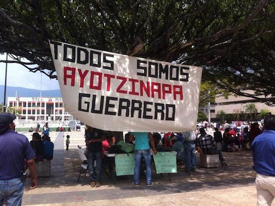 Mexico-normalistas-HRW-Todos-somos-Guerrero HRW denuncia las desapariciones en México