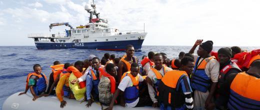 Phoenix-emigrantes-mediterraneo-Malta Le Phoenix, el barco de unos millonarios malteses que ayuda a emigrantes clandestinos