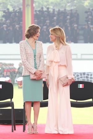 6-letizia-con-primera-dama Los reyes de España visitan México por primera vez