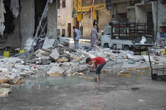Amnistia-Alepo-calle-Mujahid-Abu-al-Joud Alepo en el “círculo del infierno” de Siria