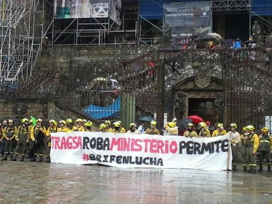 Bomberos-forestales-Santiago Los montes españoles en riesgo por la corrupción en lucha contra incendios