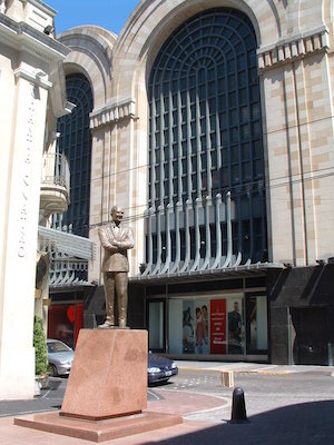 Carlos-Gardel-NY-estatua Carlos Gardel: tango y cine en Nueva York