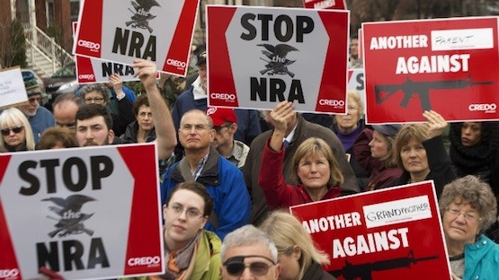 EEUU-armas-protestas EEUU: los conservadores mantienen la venta libre de armas