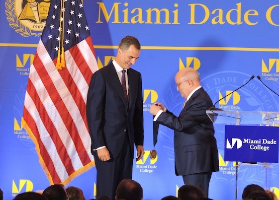 Felipe-Padron-Miami-Dade-College Felipe VI defiende el español en el Miami Dade College