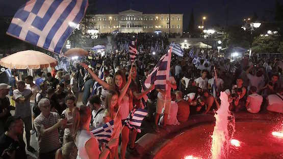 Grecia-celebra-NO Grecia vota un NO contundente contra la austeridad de la troika