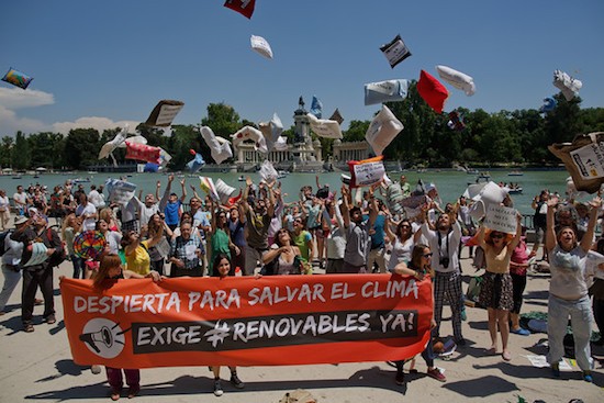 Greenpeace-despierta-clima-Retiro-20153005 Greenpeace pide despertar para salvar el clima