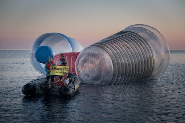 Greenpeace-plasticos-mediterraneo-vasos-600x400 Mediterráneo: Greenpeace muestra la contaminación por plásticos