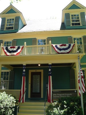 Kennedy-casa-familiar-Boston El mito Kennedy: su casa natal y la biblioteca presidencial en Boston