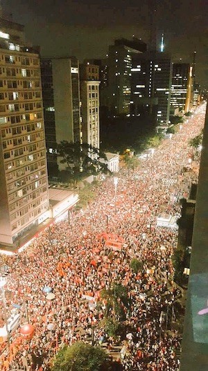 Lula-Sao-Paulo-manifestantes Brasil: movilizaciones en apoyo de Dilma Rousseff y Lula da Silva