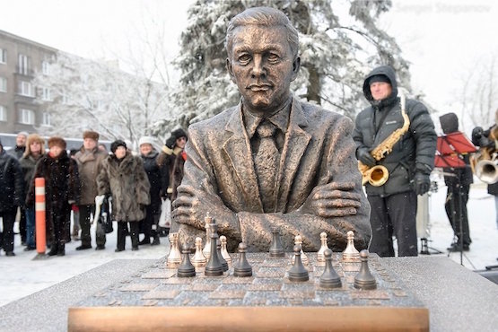 Monumento-Keres-Narva El ajedrez llega al euro con Paul Keres